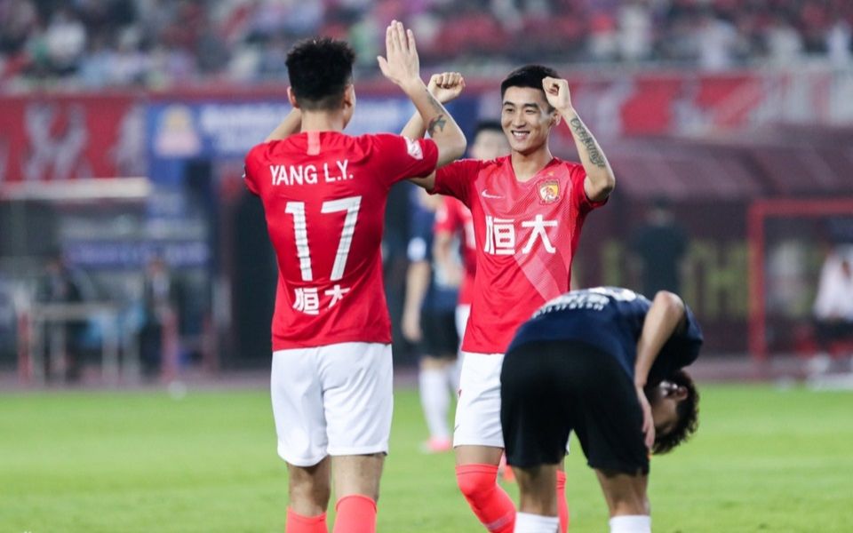 广州恒大客场大捷,夺得积分榜榜首 广州恒大客场大捷,夺得积分榜榜首