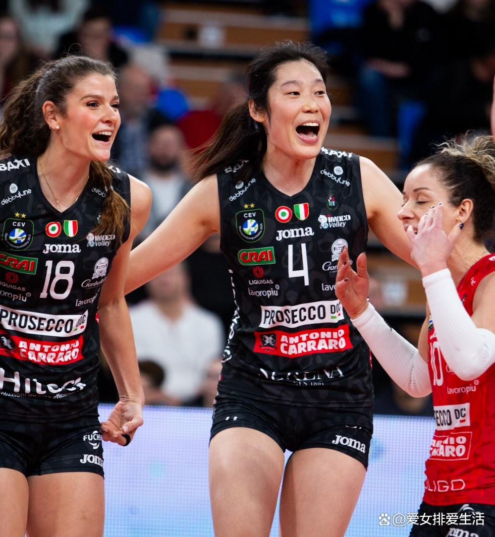 意大利女足队员技术娴熟,夺得胜利 意大利女足队员技术娴熟,夺得胜利