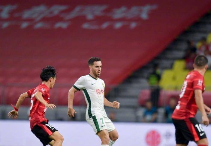 包含北京国安遭遇客场惨败，赛季前景蒙上阴影的词条