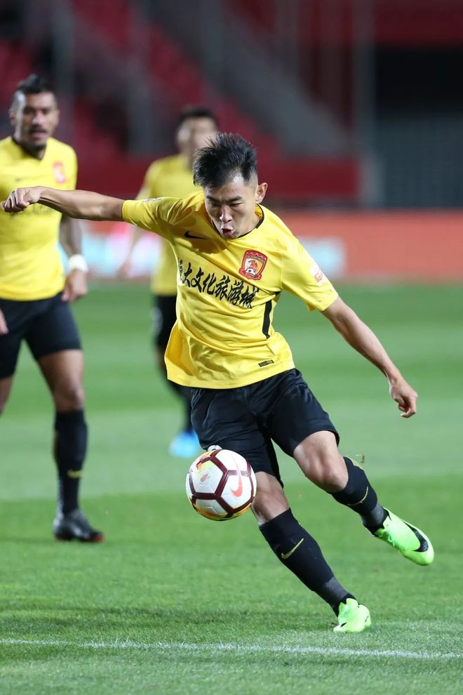 卓尔主场大胜长春亚泰，稳固积分榜前列