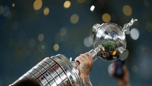 秘鲁足球队在关键时刻展现实力