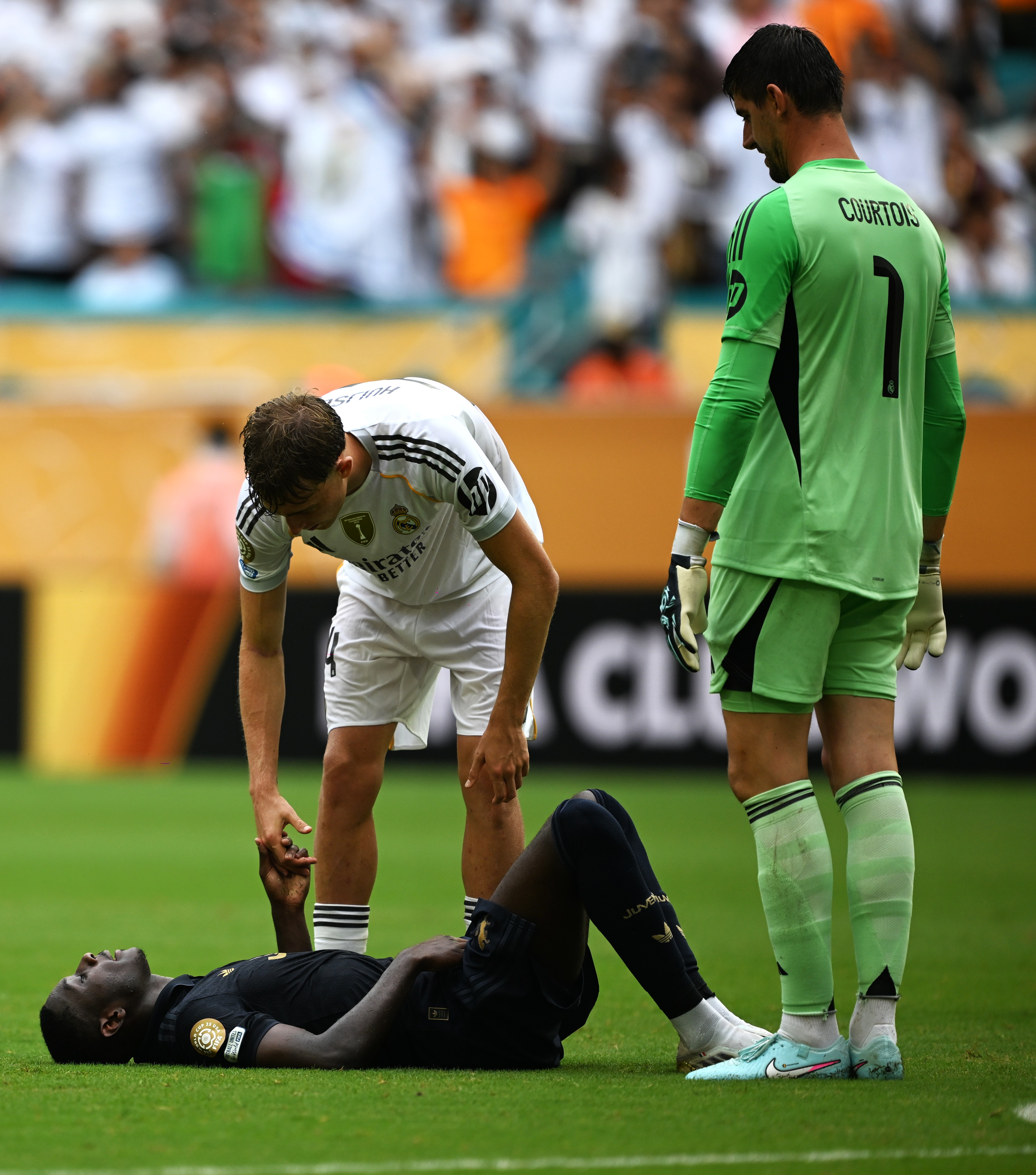 足球场上的搏击之战愈发激烈 足球场上的搏击之战愈发激烈