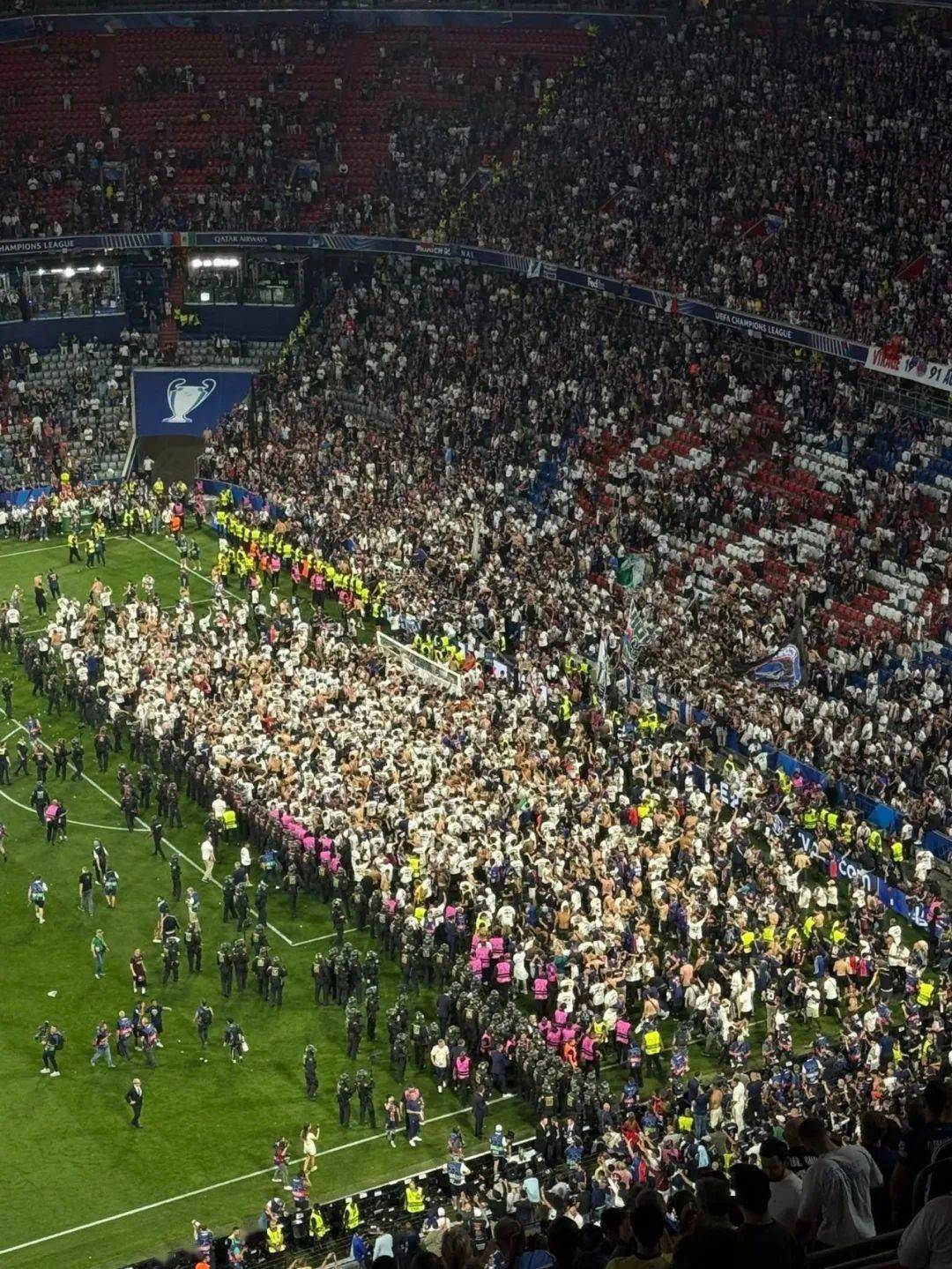 关于巴黎狂欢!法国队险胜对手,晋级欧洲杯四强的信息 关于巴黎狂欢!法国队险胜对手,晋级欧洲杯四强的信息