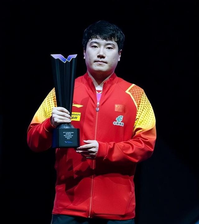 关键时刻勇敢挺身，带队成功逆转胜利