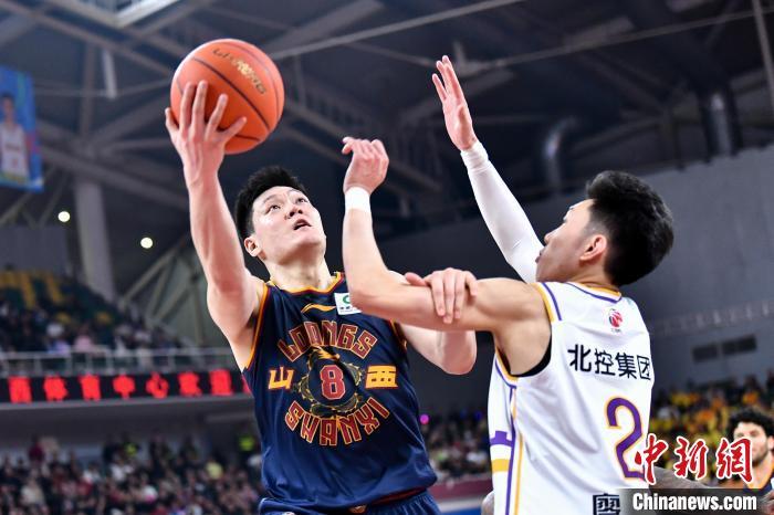 开云体育app-包含强强对话中球员奋力拼搏，为荣誉而战的词条