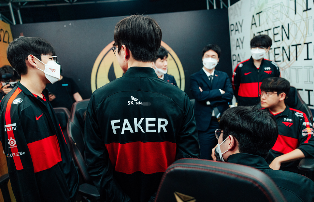 包含FPX轻取TSM,Gumayusi打出惊人五杀激烈交锋入围赛,留下经典瞬间的词条 包含FPX轻取TSM,Gumayusi打出惊人五杀激烈交锋入围赛,留下经典瞬间的词条