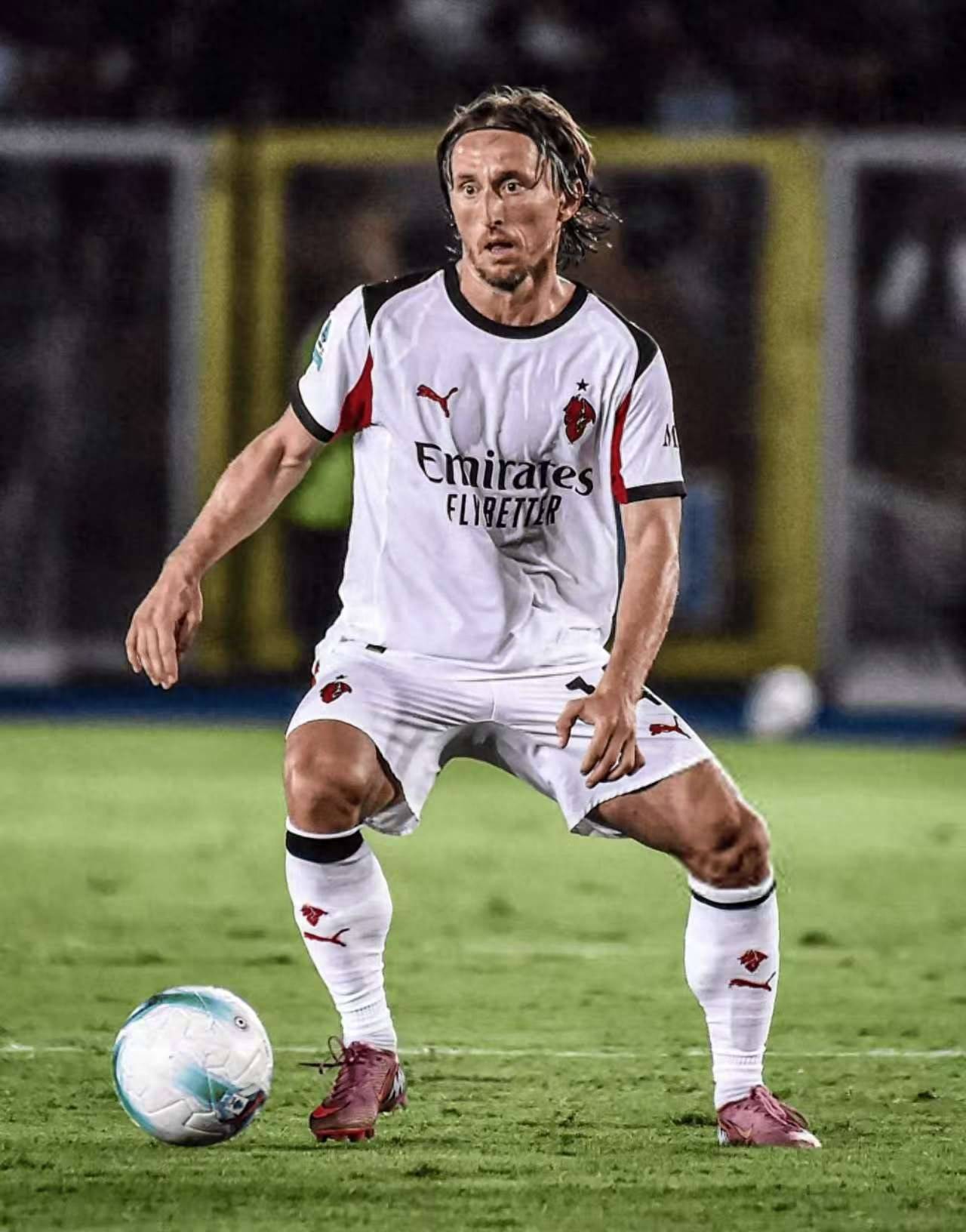 AC米兰逆袭弄潮儿，国米遭遇中场困境的简单介绍