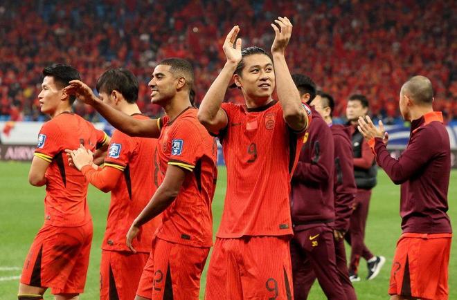 开云体育在线-足球明星闪耀赛场，中国队团队合作逆袭