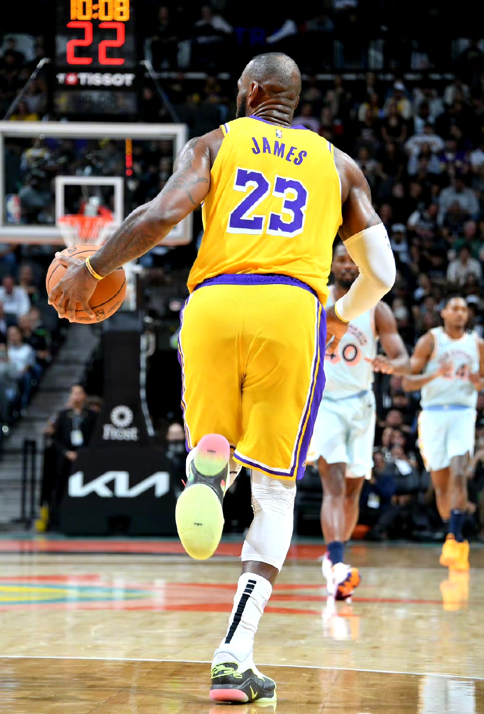 包含詹姆斯29+10+11湖人扳回一城的词条