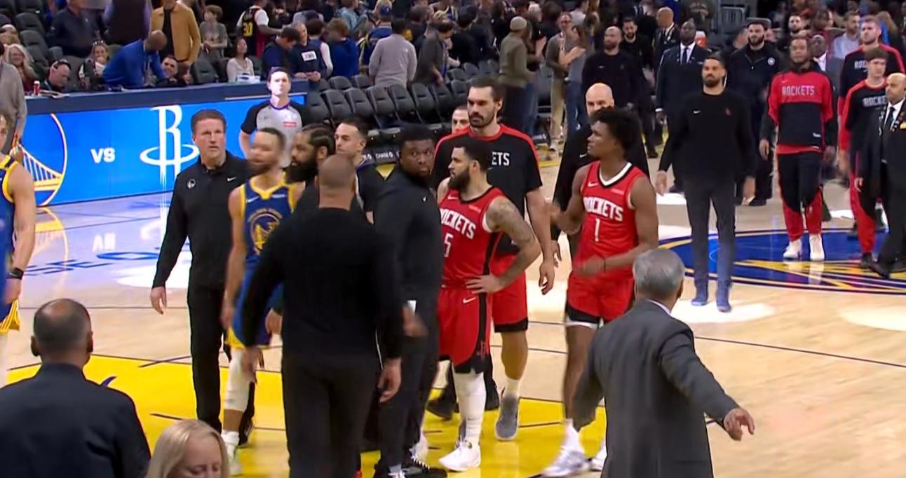 火箭客场击败独行侠，终结连败