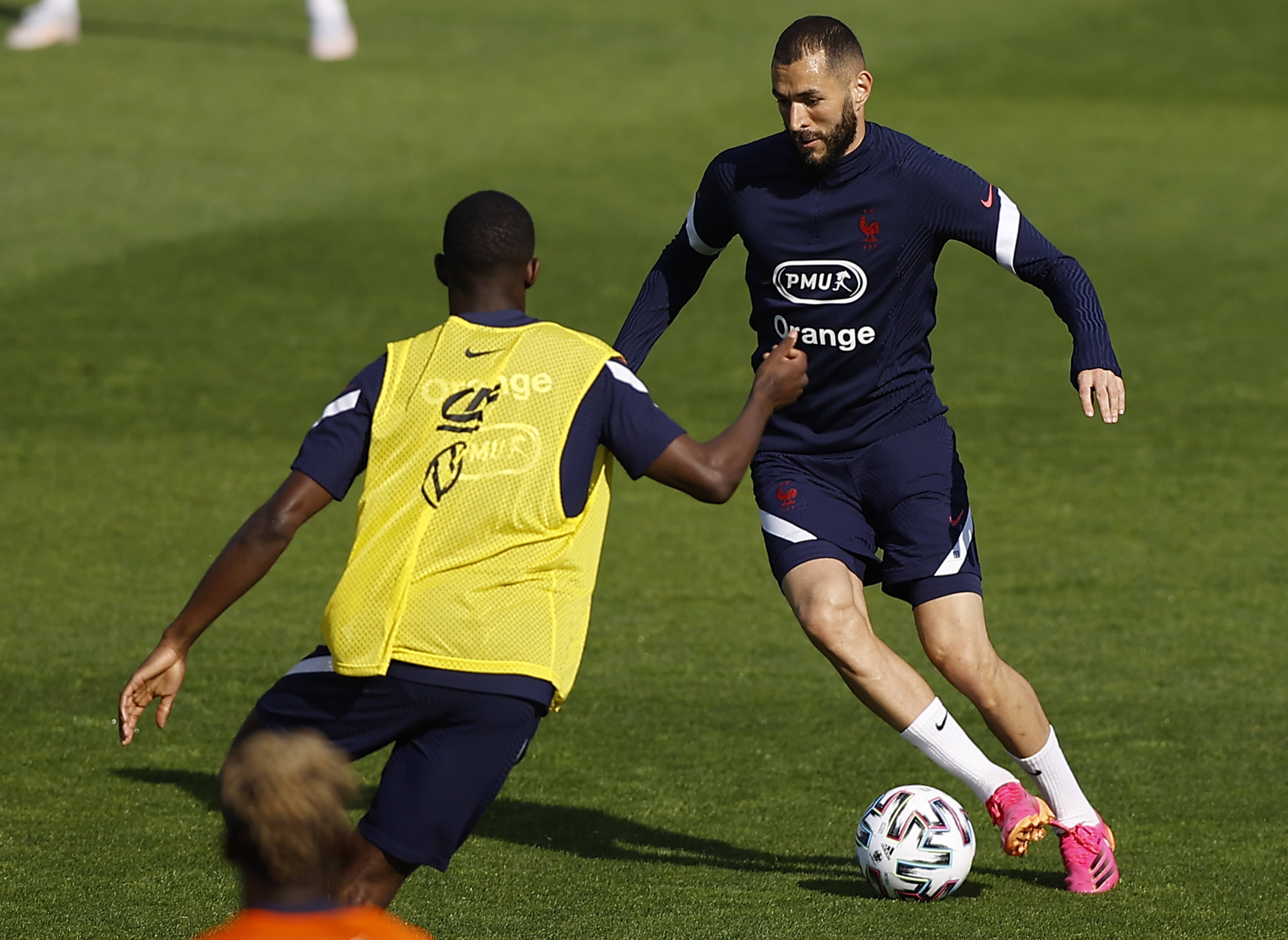 开云体育官方网站-法国国家队在欧锦赛比赛中大放异彩，进军四强