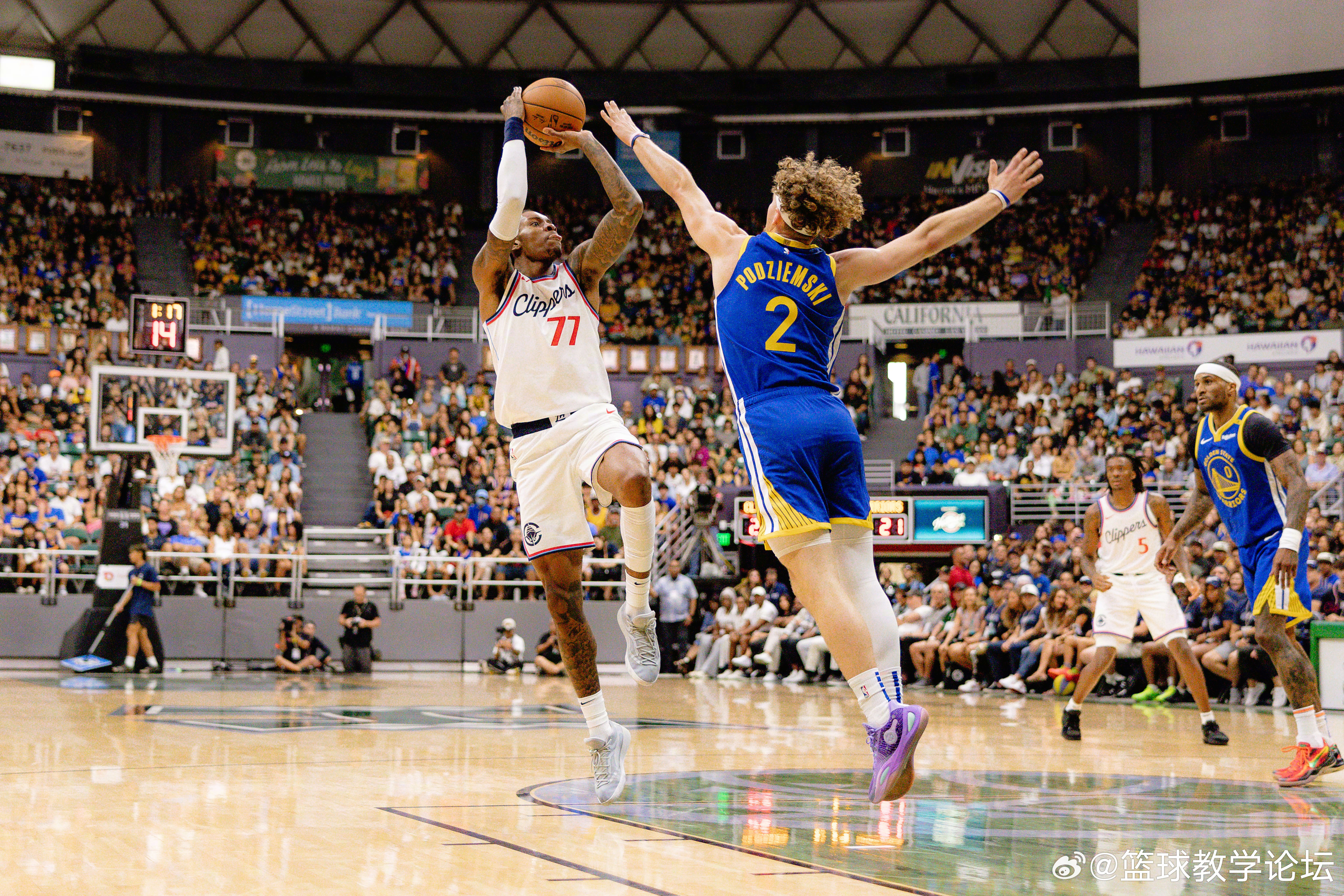 开云体育-快船队主场击败勇士队，将系列赛拖入抢七