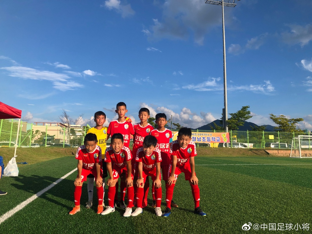 国际足坛:法国蓝翼成功挺进16强 国际足坛:法国蓝翼成功挺进16强