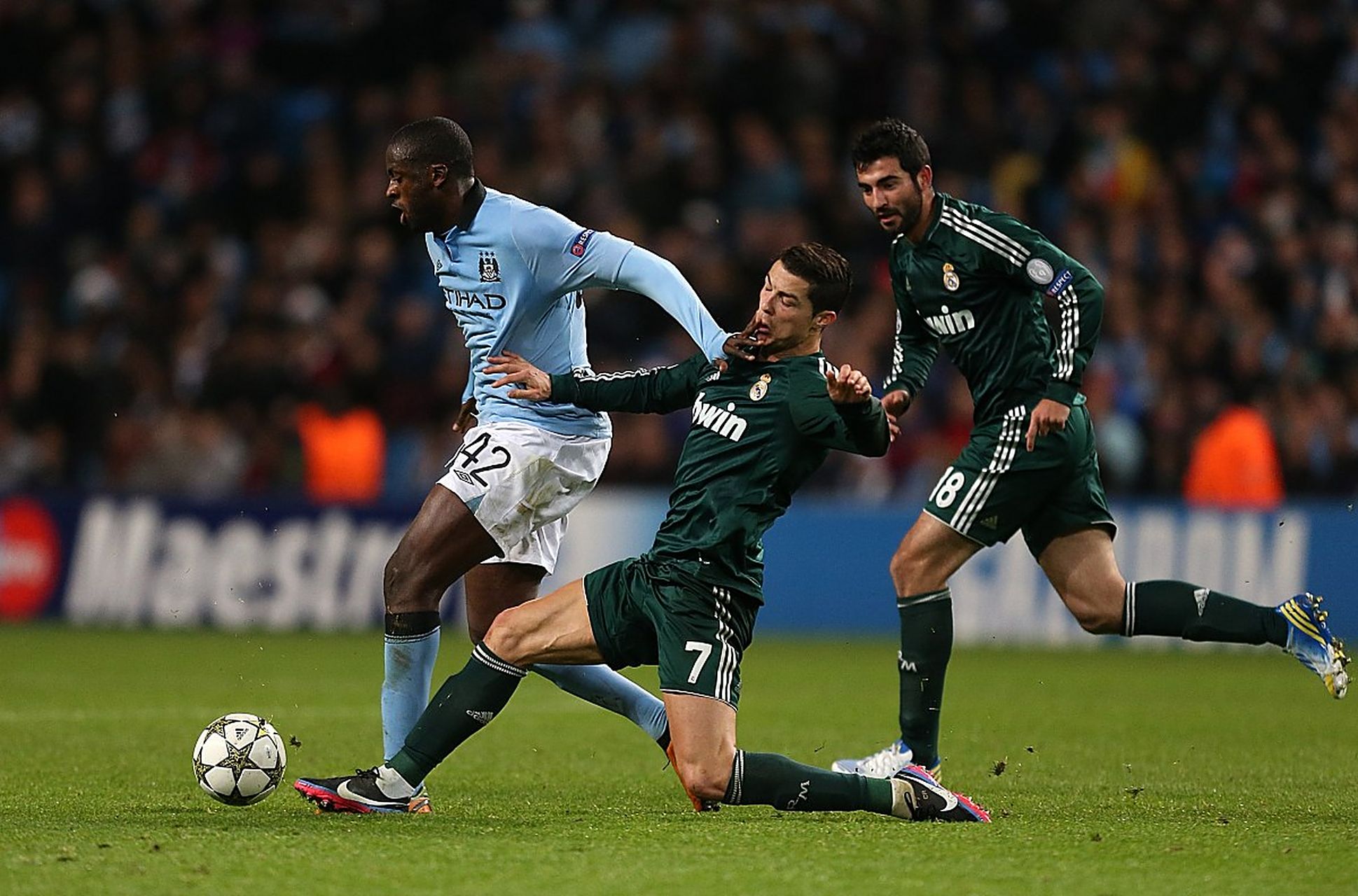 曼城逆转晋级,强势争夺欧冠冠军 曼城逆转晋级,强势争夺欧冠冠军