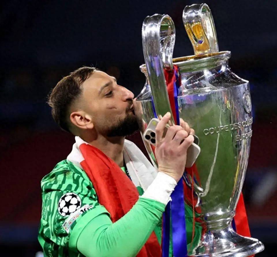 曼城逆转晋级,强势争夺欧冠冠军 曼城逆转晋级,强势争夺欧冠冠军