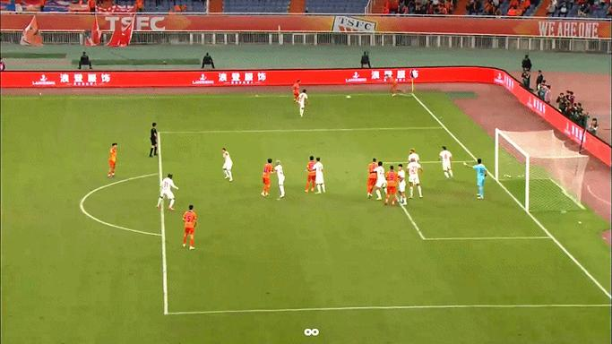 开云体育官网-关于东亚冠军赛场上激烈角逐，球迷热情高涨的信息