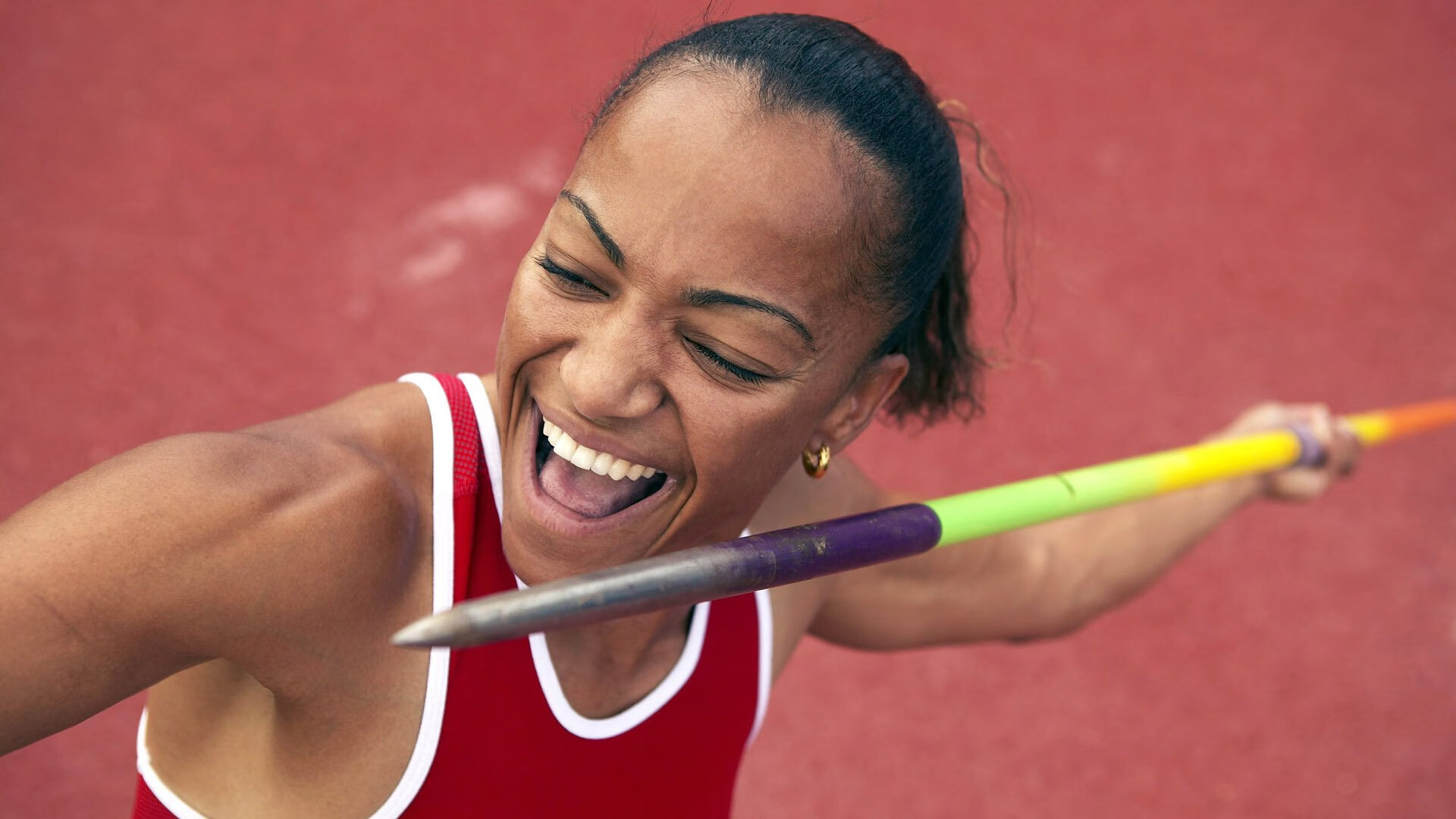 金色齿轮的咬合,当足球险胜遇见羽球绝杀,竞技之核如何共振?