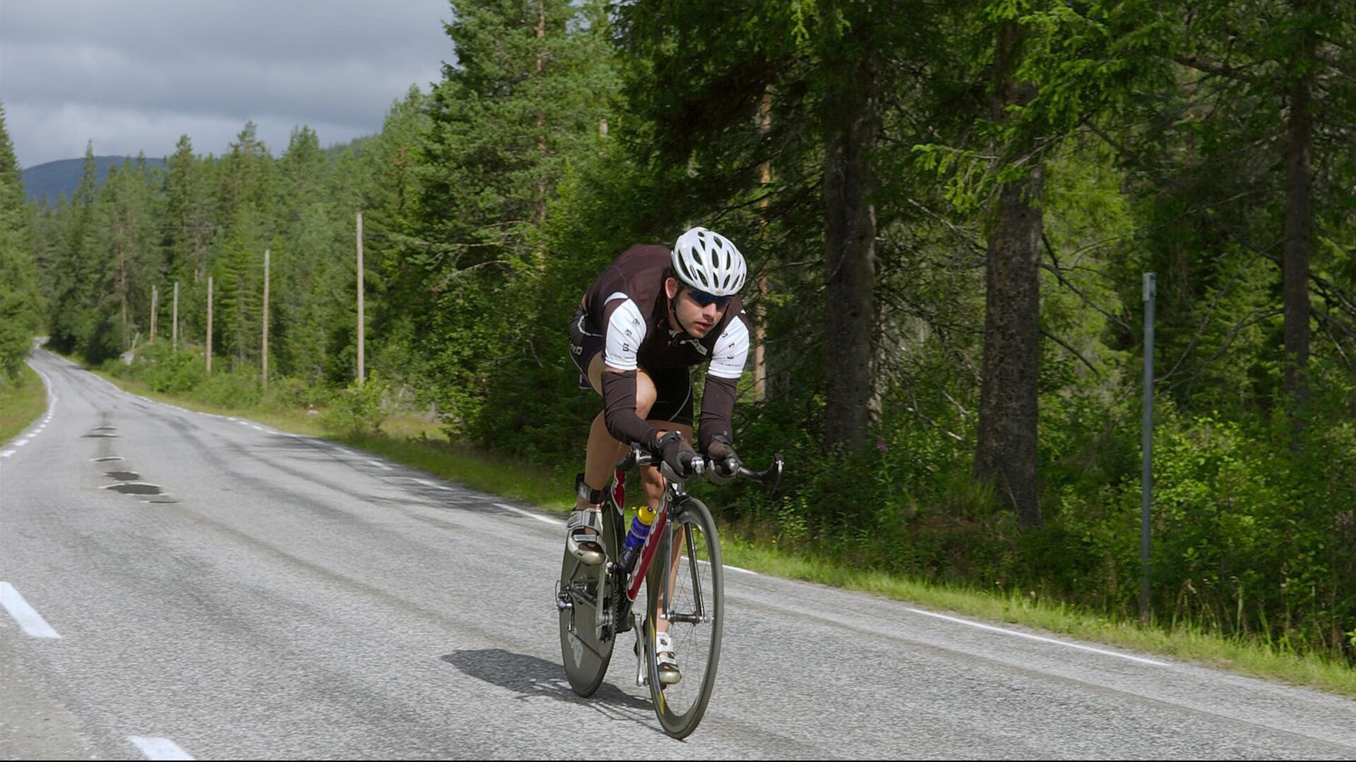 北欧冰刃终破坚盾，东方烈焰燃爆全场—当瑞典险胜遇上樊振东时刻